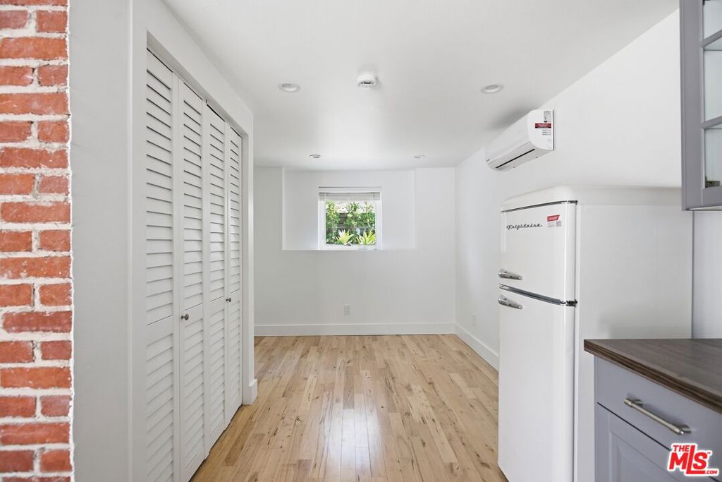 213 1/2 N Avenue 49 Property Photo 5