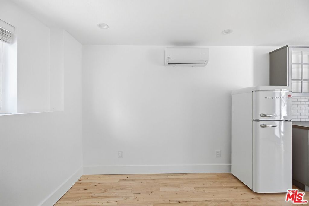 213 1/2 N Avenue 49 Property Photo 6