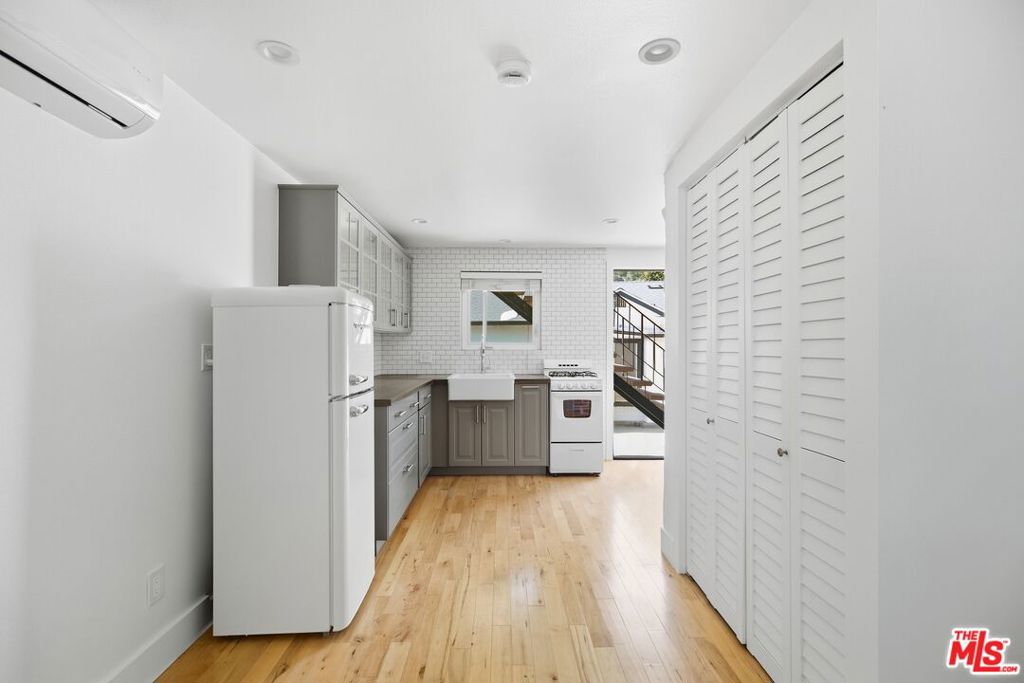 213 1/2 N Avenue 49 Property Photo 7