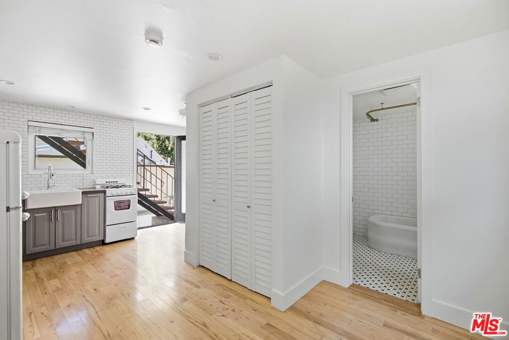 213 1/2 N Avenue 49 Property Photo 8
