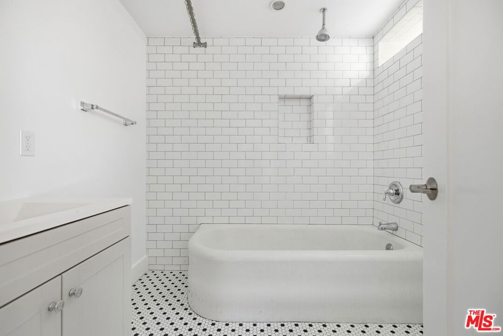 213 1/2 N Avenue 49 Property Photo 10