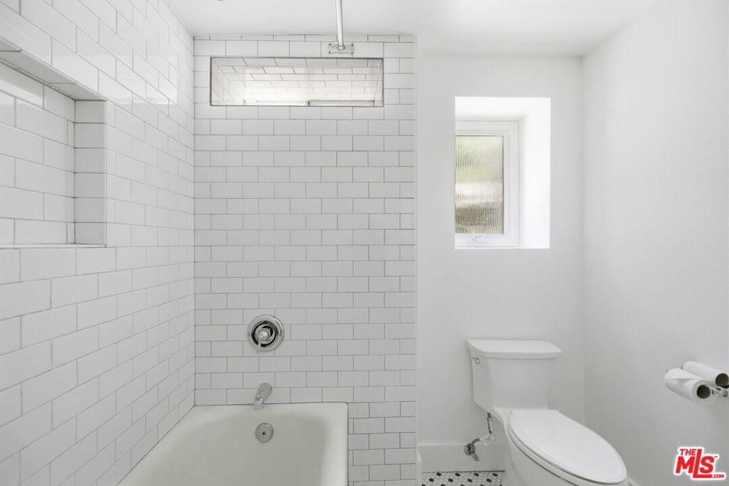 213 1/2 N Avenue 49 Property Photo 11