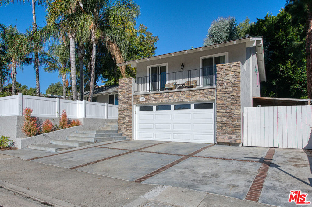 26821 Estanciero Drive Property Photo 1