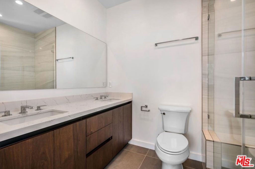 530 N Hayworth Avenue 1/2 Property Photo 11