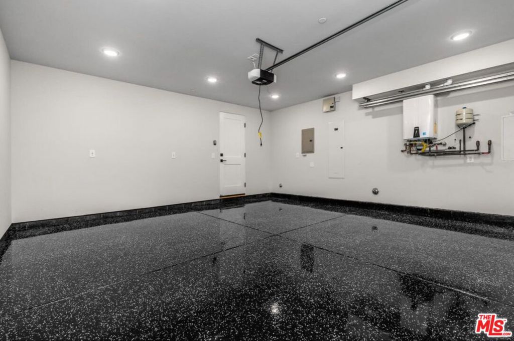 530 N Hayworth Avenue 1/2 Property Photo 13