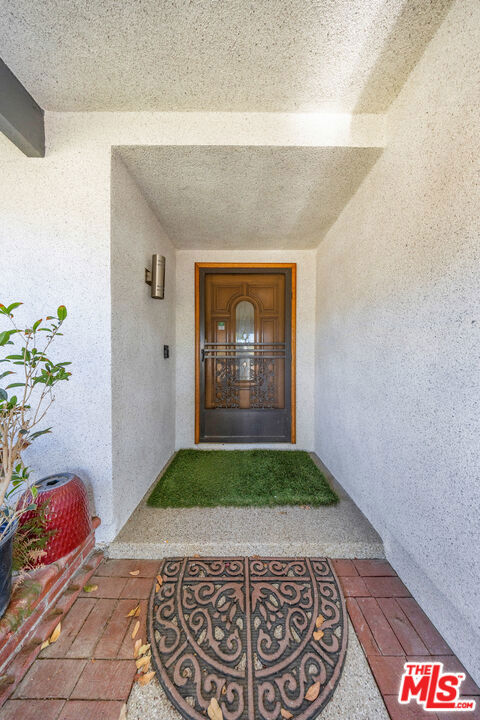 1762 W Las Lanas Lane Property Photo 3