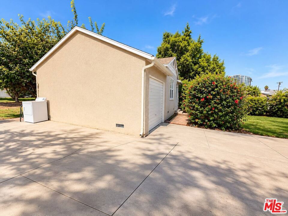 8015 Tilden Avenue Property Photo 7
