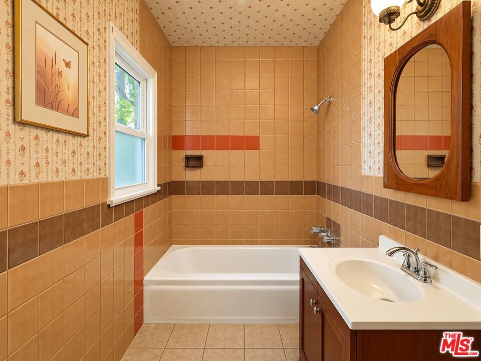 8015 Tilden Avenue Property Photo 8
