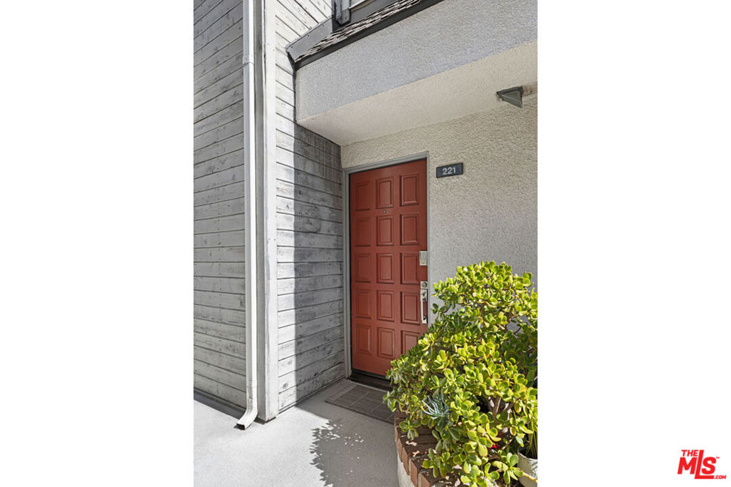 618 N Howard Street 221 Property Photo 4