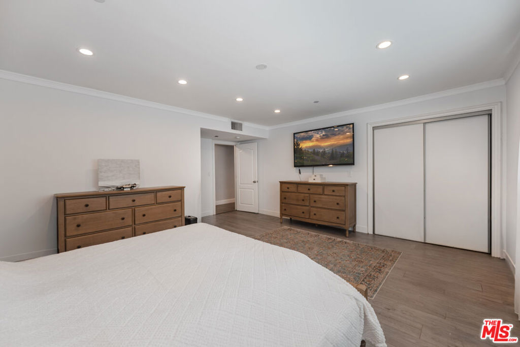 1051 E Verdugo Avenue Property Photo 16