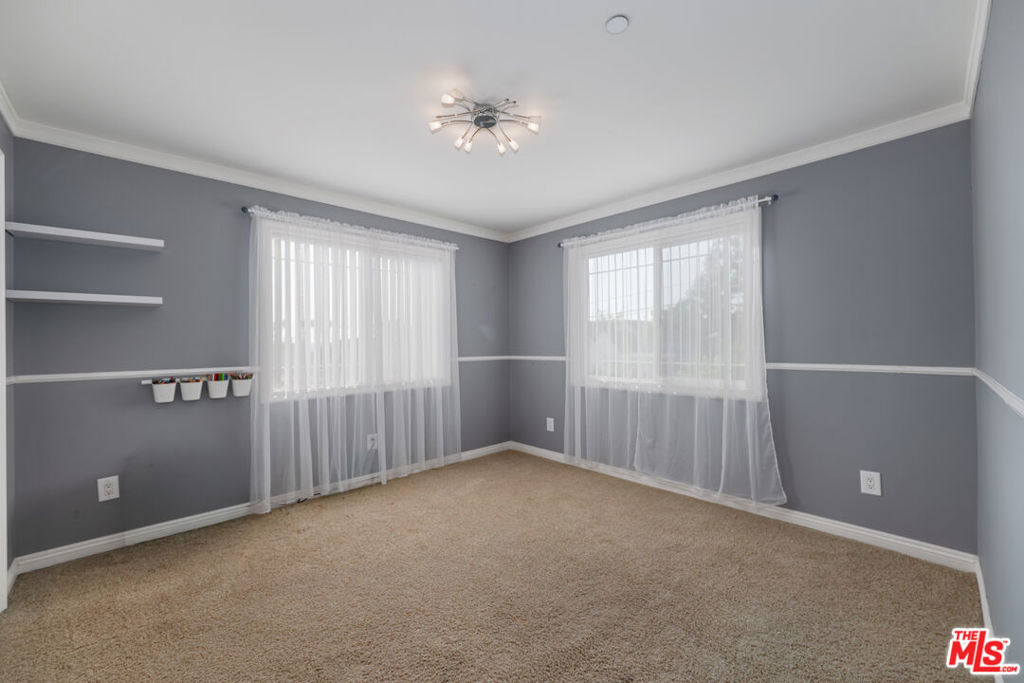1051 E Verdugo Avenue Property Photo 25