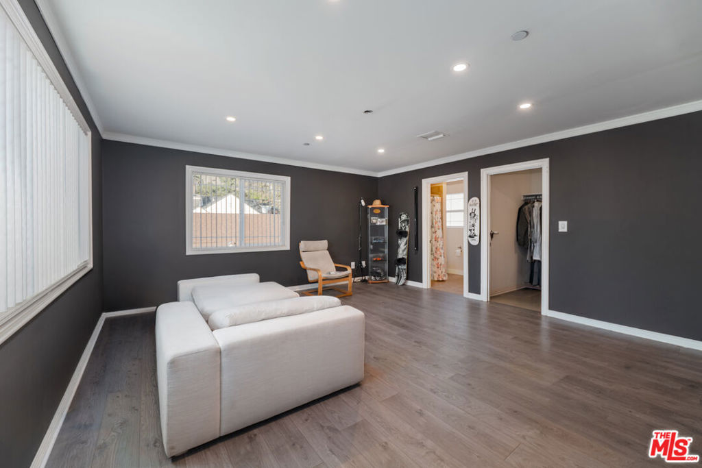 1051 E Verdugo Avenue Property Photo 27
