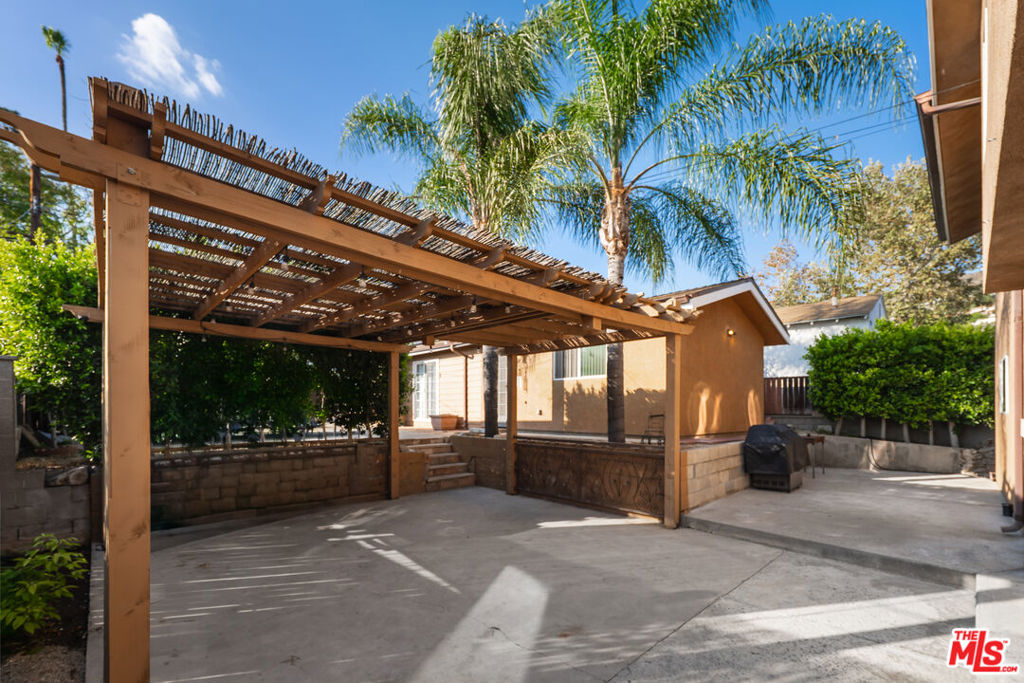 1051 E Verdugo Avenue Property Photo 30
