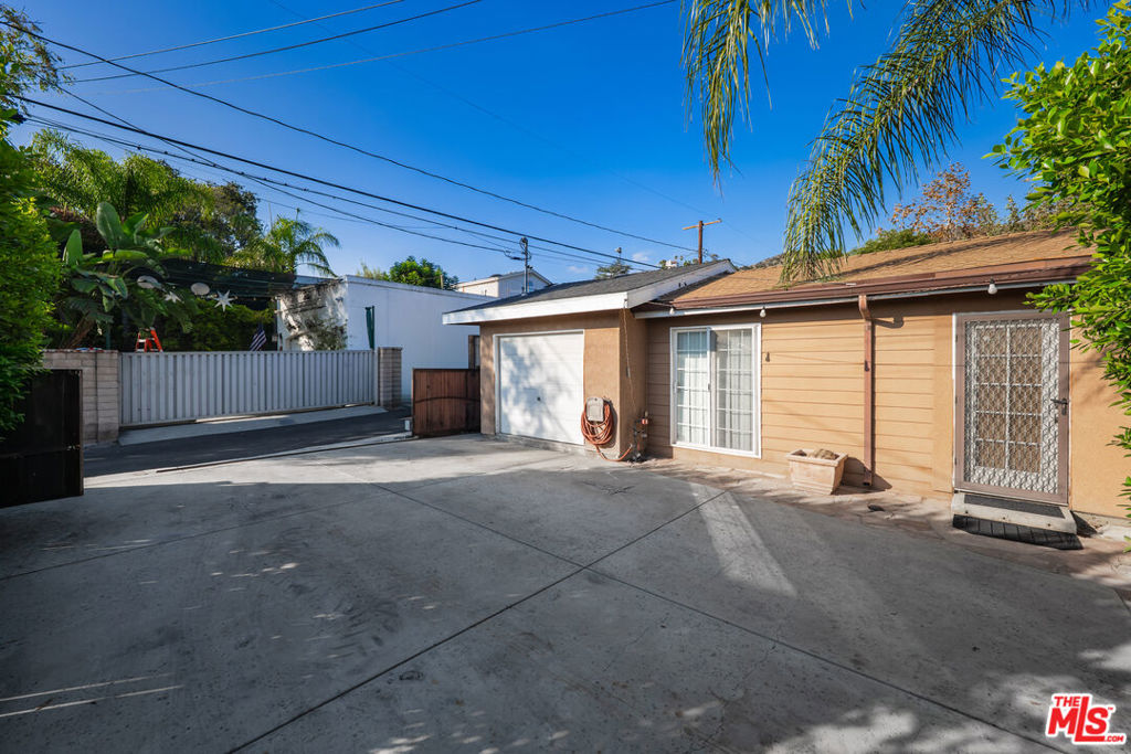 1051 E Verdugo Avenue Property Photo 32