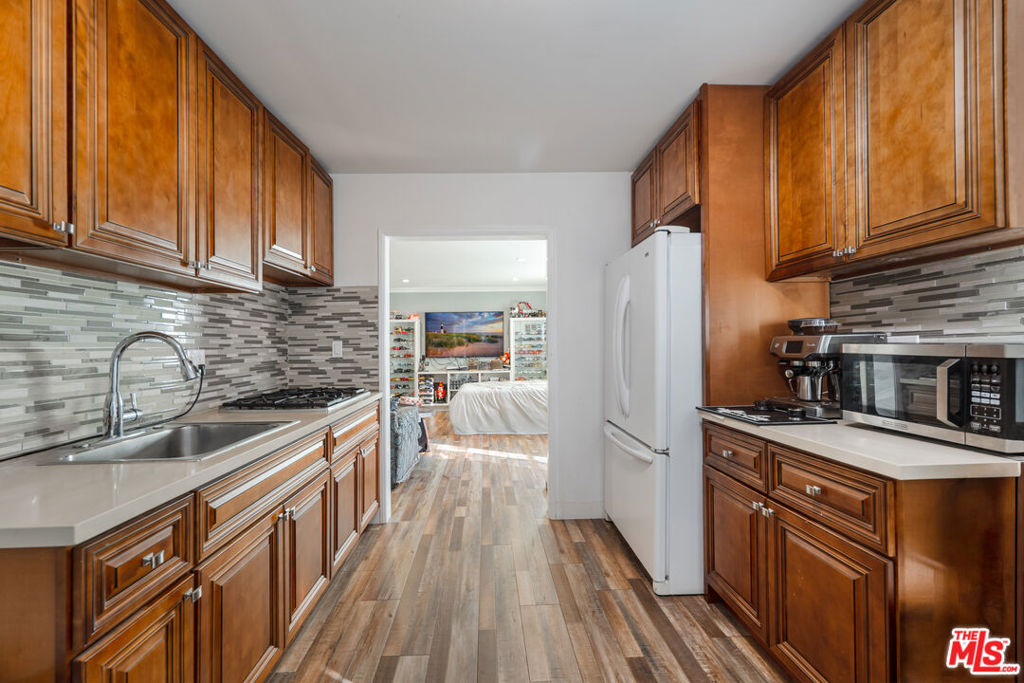 1051 E Verdugo Avenue Property Photo 35