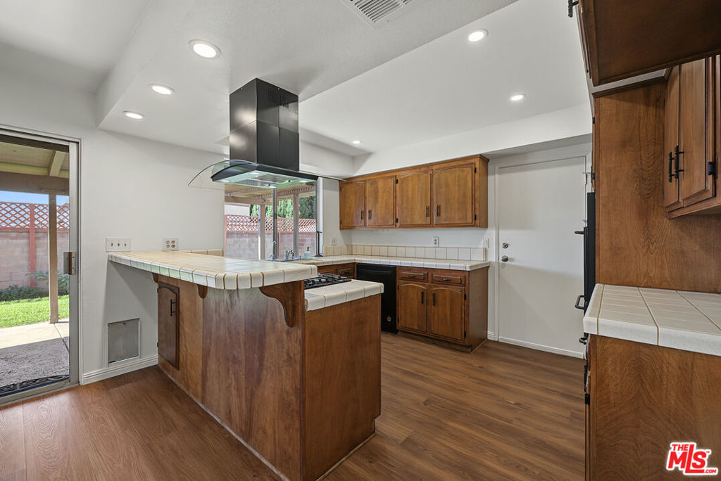 18612 Rayen Street Property Photo 6