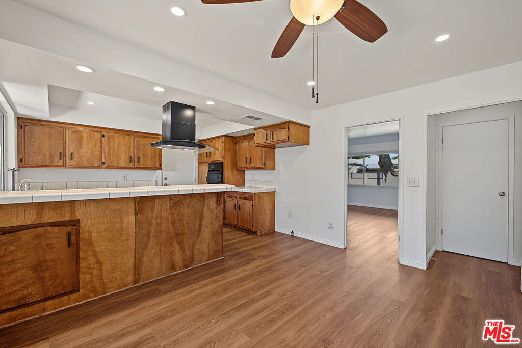 18612 Rayen Street Property Photo 7