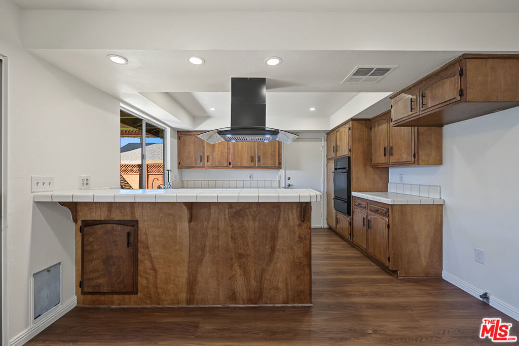 18612 Rayen Street Property Photo 8