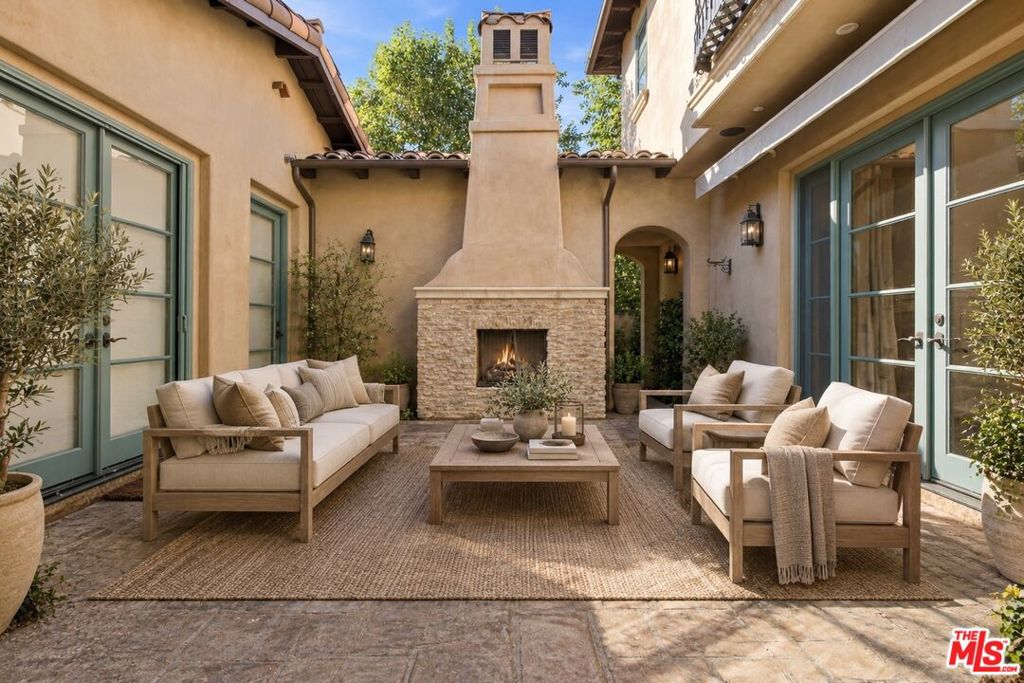 4835 Oak Park Avenue Property Photo 2
