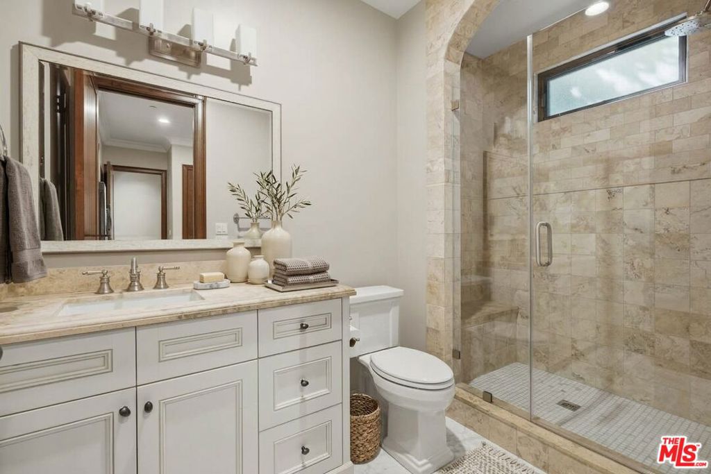 4835 Oak Park Avenue Property Photo 17