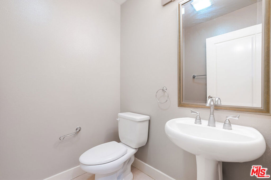 5800 Seawalk Drive 7 Property Photo 6