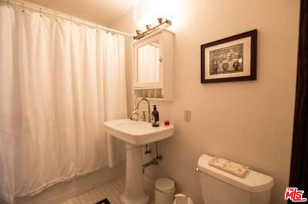 1513 Walgrove Avenue Property Photo 10