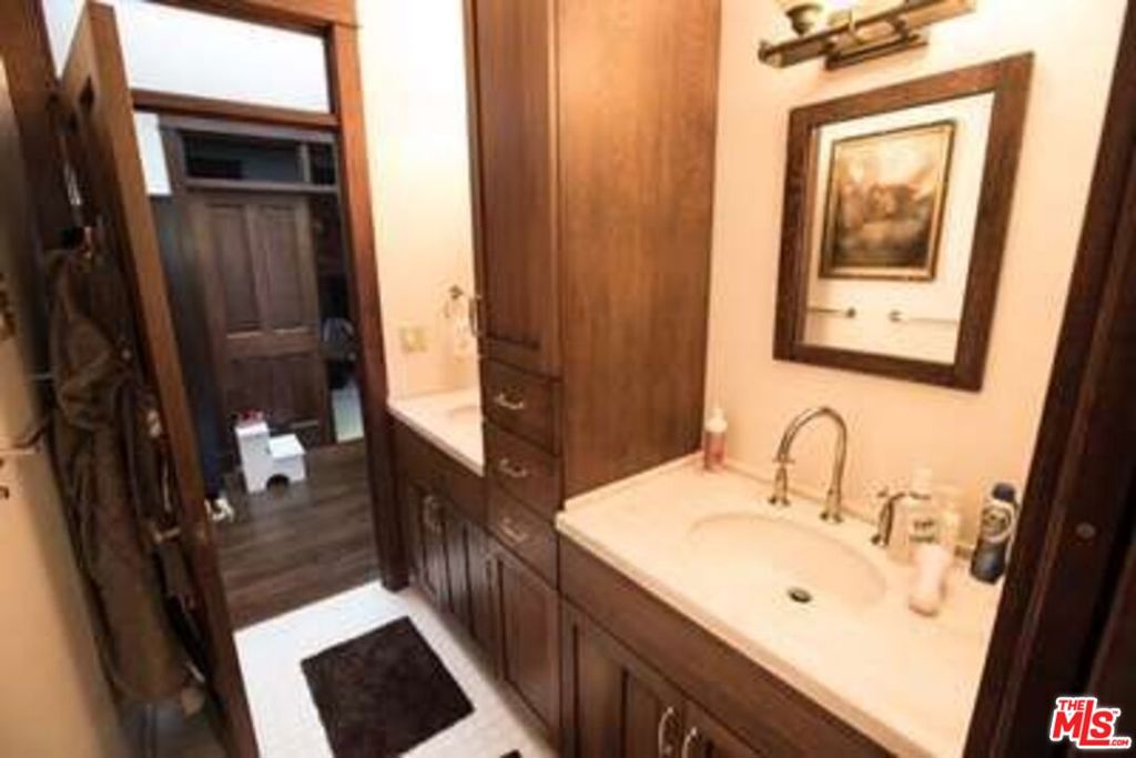 1513 Walgrove Avenue Property Photo 19