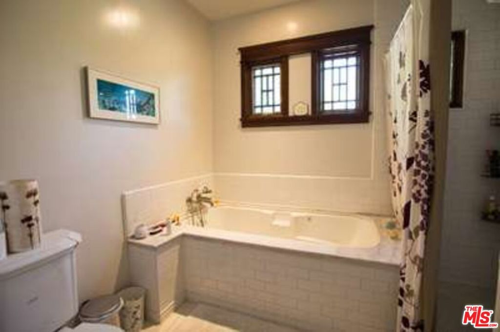 1513 Walgrove Avenue Property Photo 20