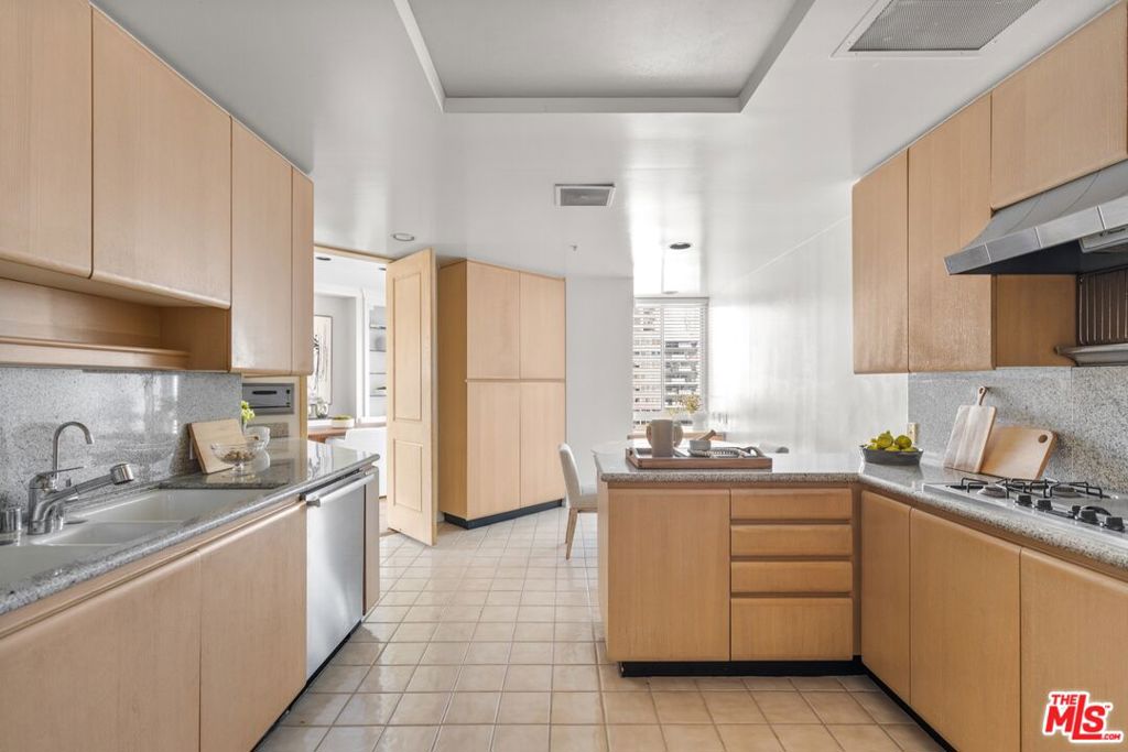 10490 Wilshire Boulevard 906 Property Photo 8