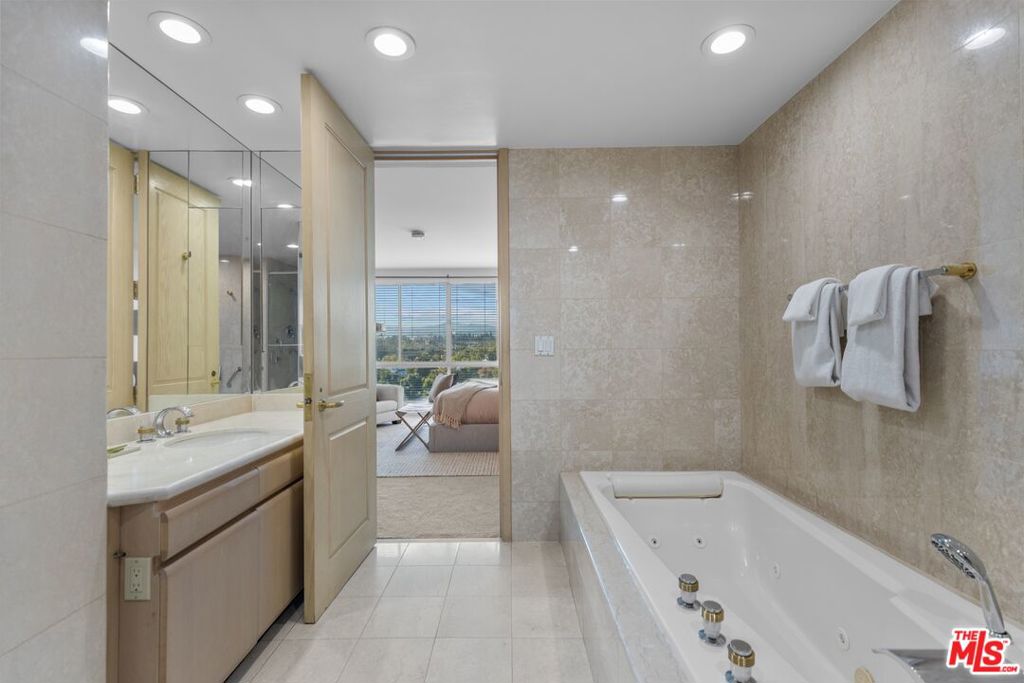 10490 Wilshire Boulevard 906 Property Photo 16