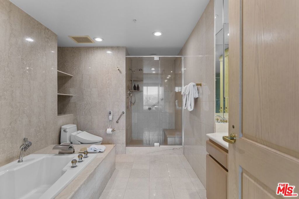 10490 Wilshire Boulevard 906 Property Photo 27