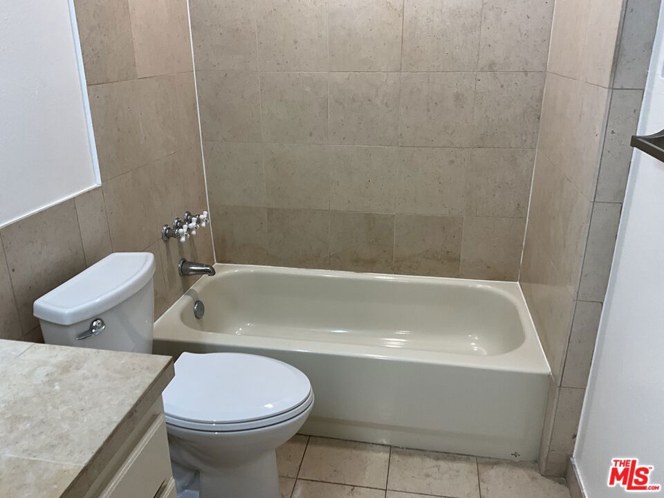 3910 W 182nd Street 6 Property Photo 12