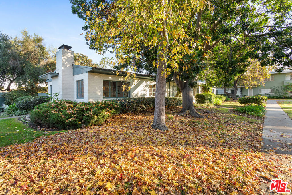 5112 Village Property Photo 1