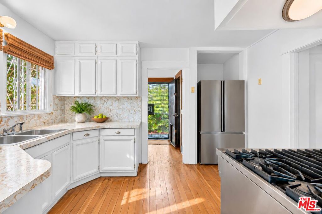 2753 S Rimpau Boulevard Property Photo 15