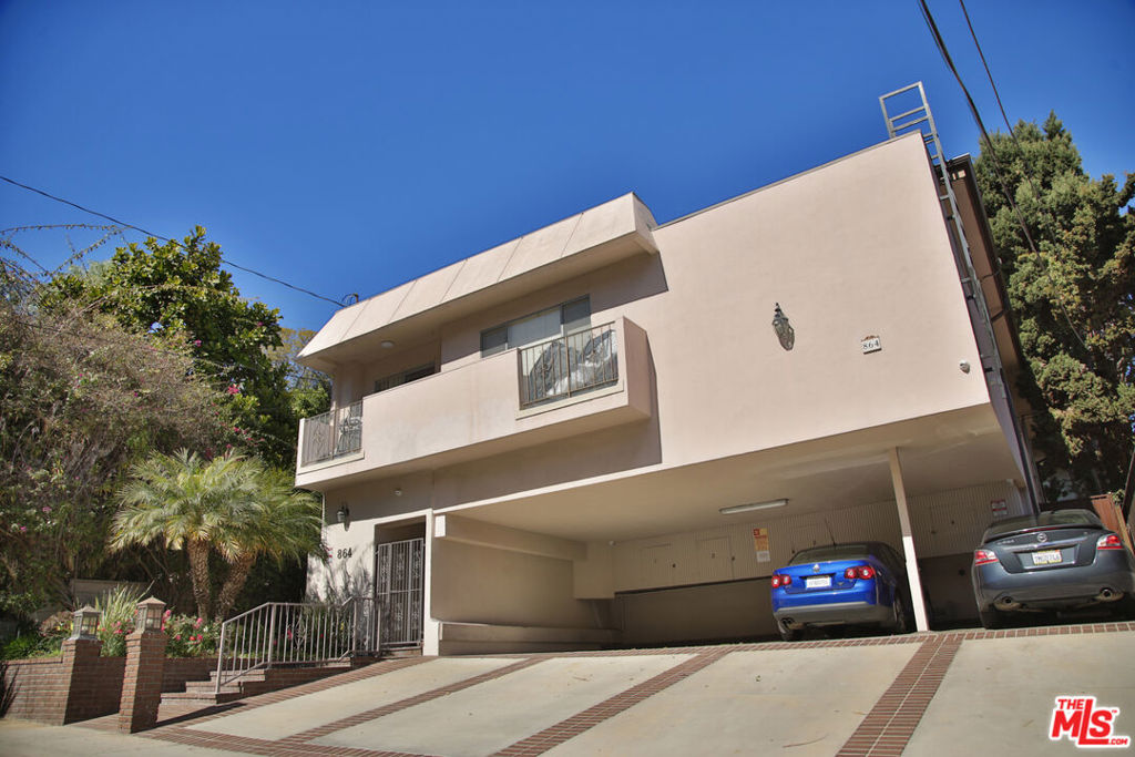 864 Granville Avenue Property Photo 2