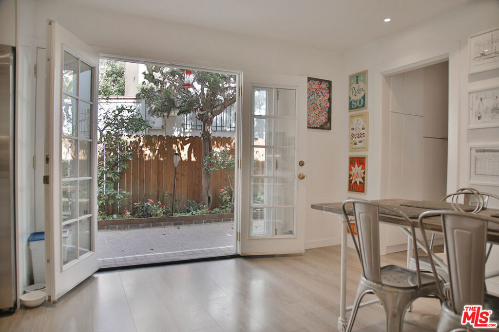 864 Granville Avenue Property Photo 17