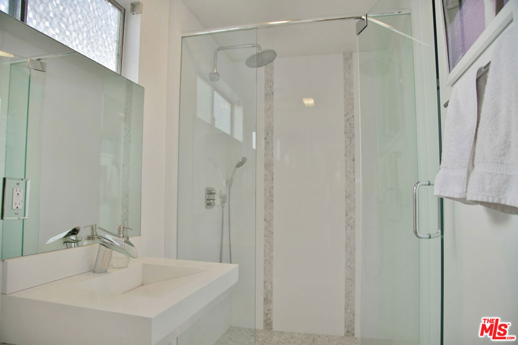 864 Granville Avenue Property Photo 23