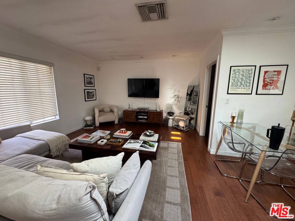 864 Granville Avenue Property Photo 29