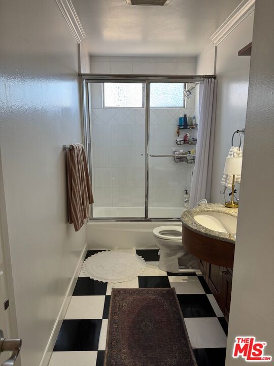 864 Granville Avenue Property Photo 32
