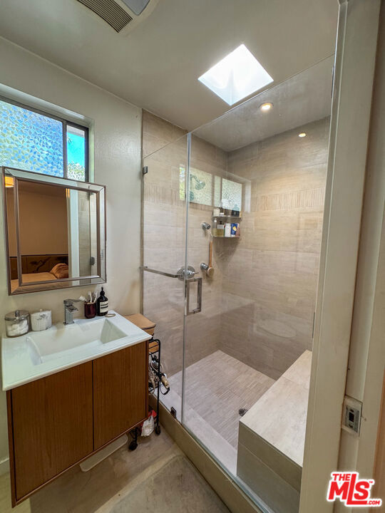 864 Granville Avenue Property Photo 40