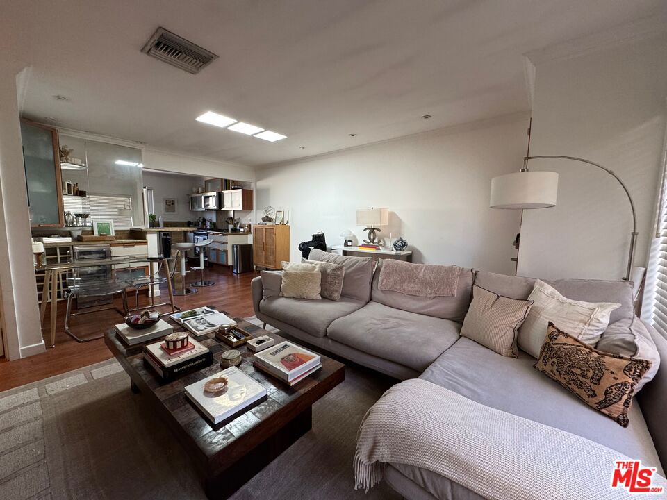 864 Granville Avenue Property Photo 42