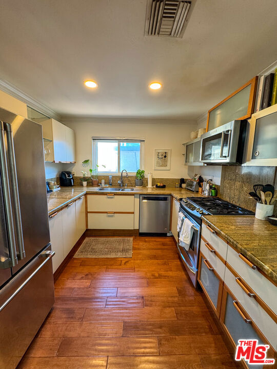 864 Granville Avenue Property Photo 44