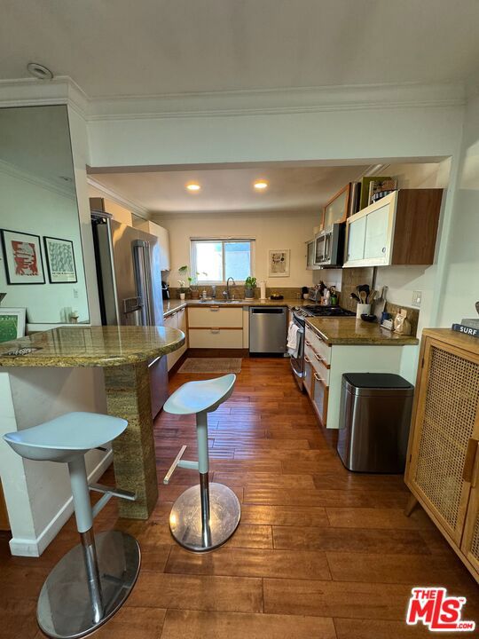 864 Granville Avenue Property Photo 45