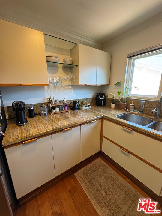 864 Granville Avenue Property Photo 47