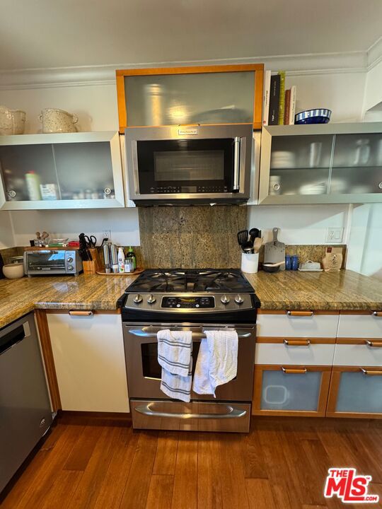 864 Granville Avenue Property Photo 48
