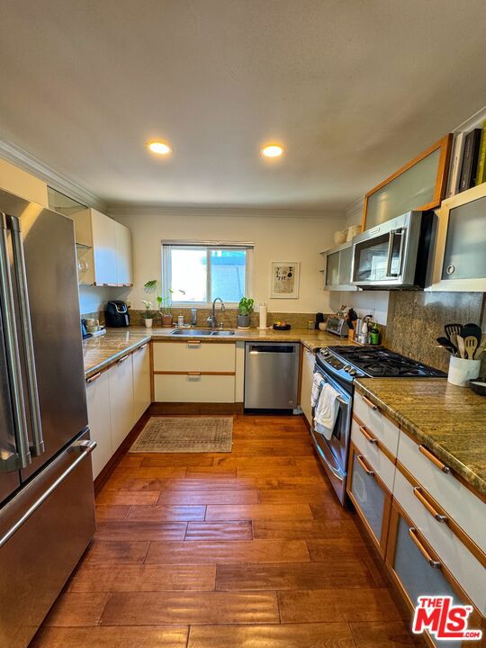 864 Granville Avenue Property Photo 53