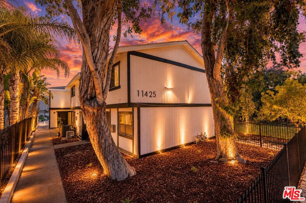 11425 Tiara Street Property Photo 2