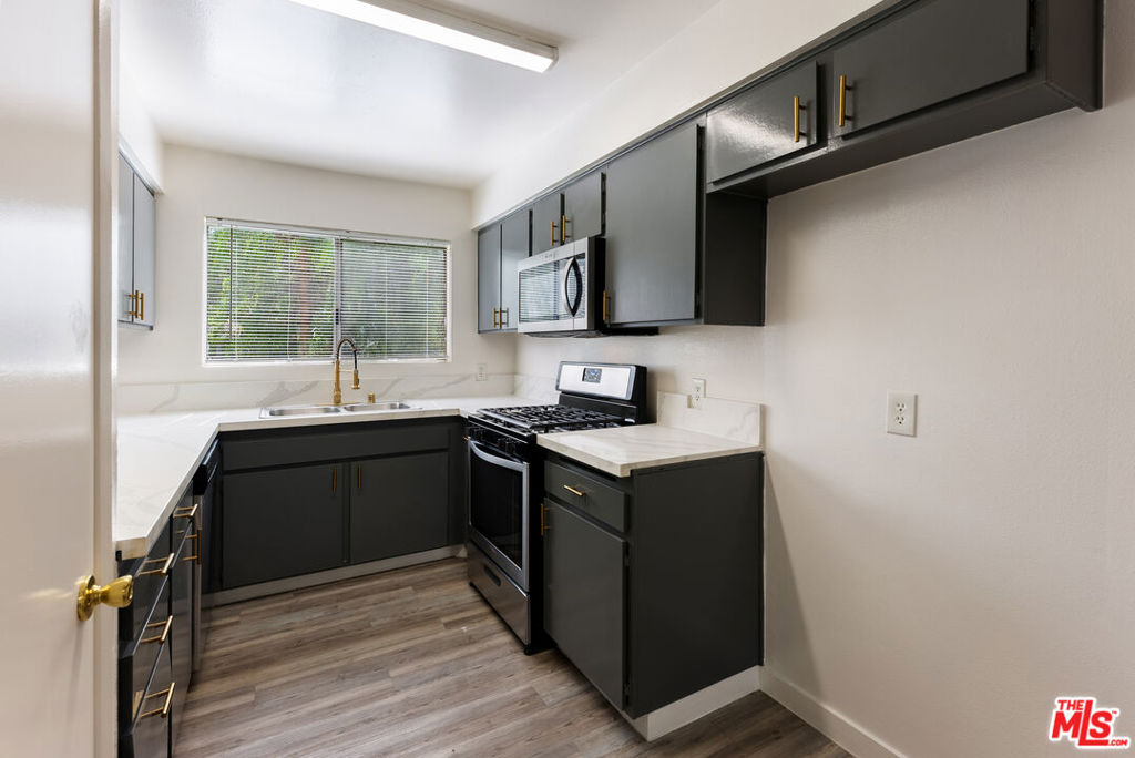 11425 Tiara Street Property Photo 7