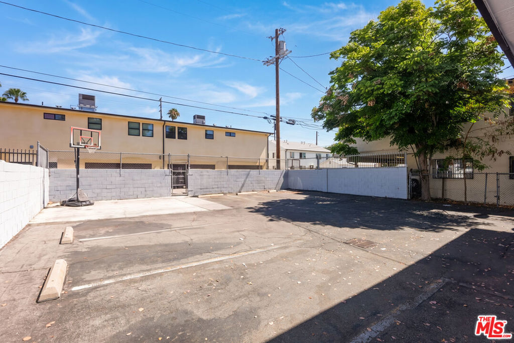 11425 Tiara Street Property Photo 13