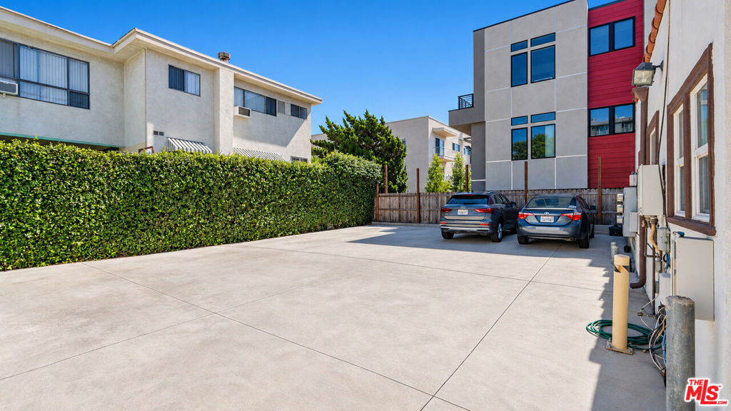 1206 N Orange Grove Avenue Property Photo 16